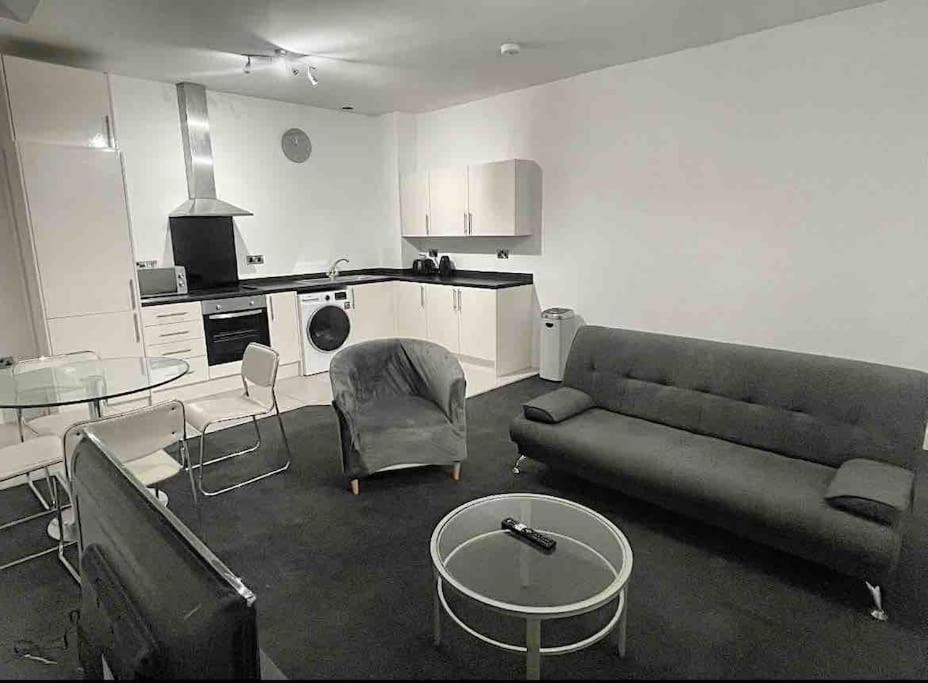 Apartamento Modern 2-Bed Flat In Salford Mánchester Exterior foto