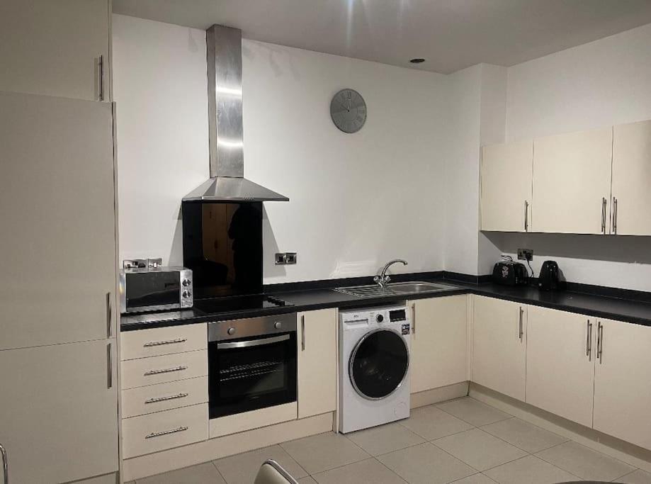 Apartamento Modern 2-Bed Flat In Salford Mánchester Exterior foto